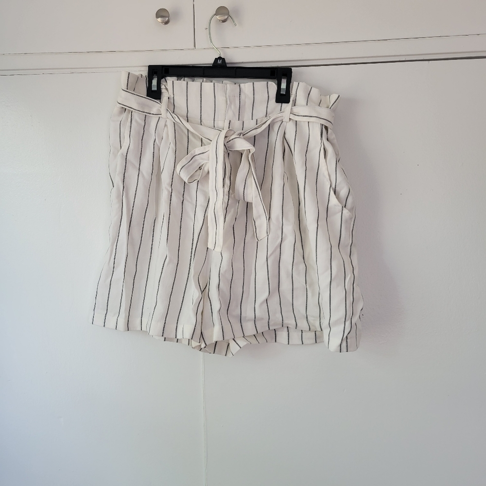 Striped Paperbag Tie-Waist Women's Shorts - White/Black